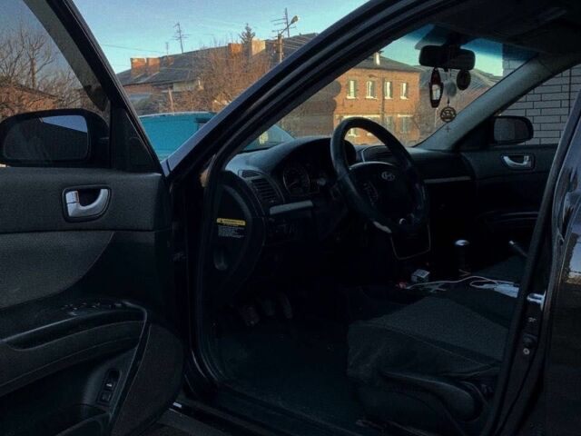 Черный Хендай Соната, объемом двигателя 2 л и пробегом 320 тыс. км за 5299 $, фото 6 на Automoto.ua