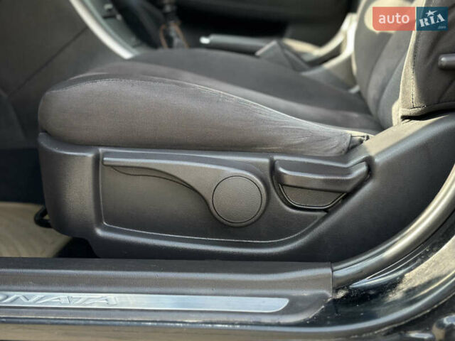 Черный Хендай Соната, объемом двигателя 2 л и пробегом 270 тыс. км за 5400 $, фото 25 на Automoto.ua
