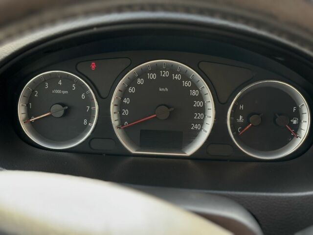 Черный Хендай Соната, объемом двигателя 2 л и пробегом 270 тыс. км за 5450 $, фото 16 на Automoto.ua