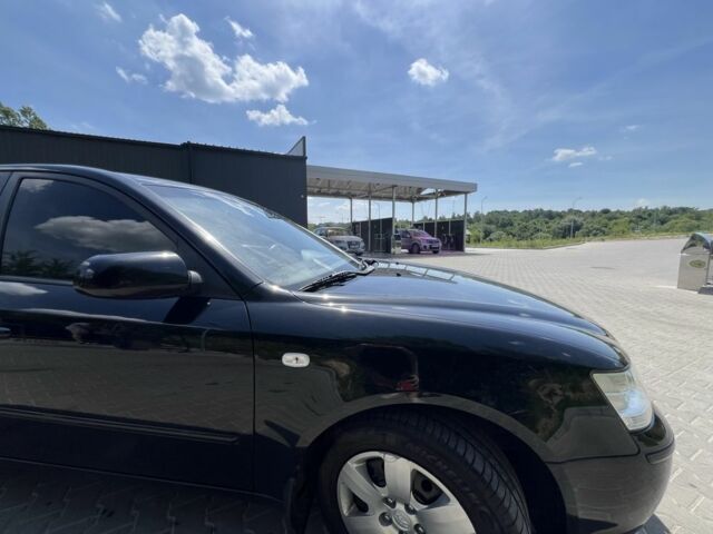 Чорний Хендай Соната, об'ємом двигуна 2 л та пробігом 173 тис. км за 6000 $, фото 4 на Automoto.ua