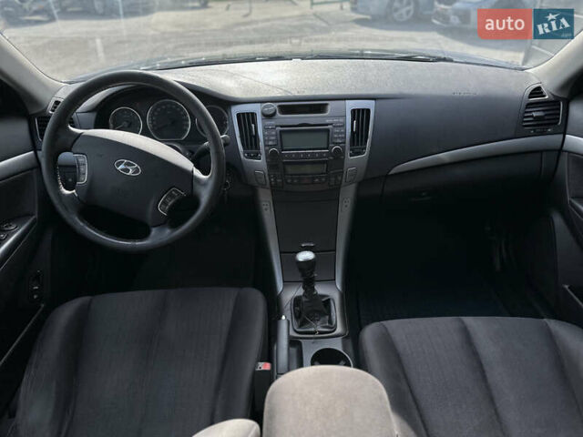 Черный Хендай Соната, объемом двигателя 2 л и пробегом 270 тыс. км за 5400 $, фото 28 на Automoto.ua