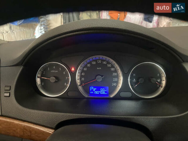 Чорний Хендай Соната, об'ємом двигуна 2.4 л та пробігом 190 тис. км за 6800 $, фото 17 на Automoto.ua
