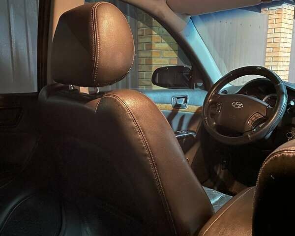 Черный Хендай Соната, объемом двигателя 2.4 л и пробегом 235 тыс. км за 5500 $, фото 10 на Automoto.ua