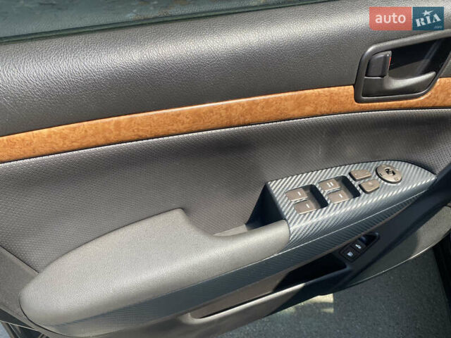 Чорний Хендай Соната, об'ємом двигуна 2.4 л та пробігом 190 тис. км за 6800 $, фото 11 на Automoto.ua