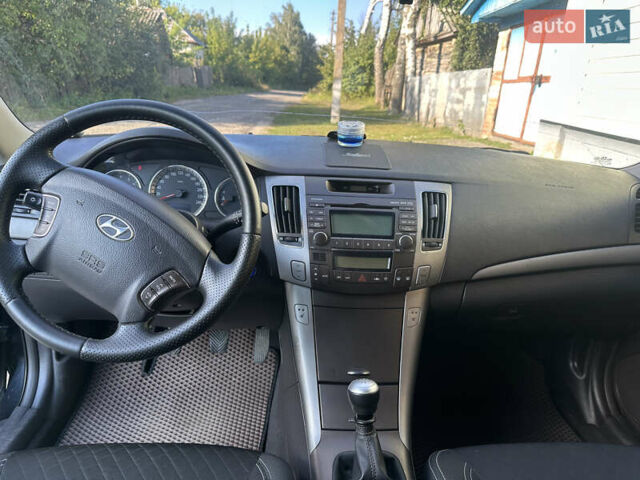 Чорний Хендай Соната, об'ємом двигуна 2 л та пробігом 334 тис. км за 6199 $, фото 11 на Automoto.ua