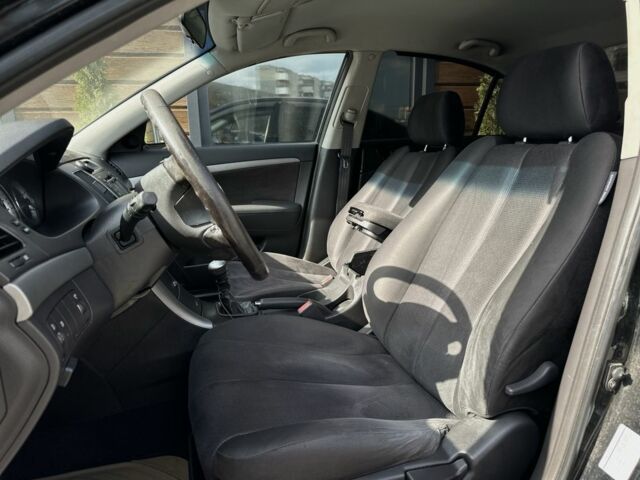 Черный Хендай Соната, объемом двигателя 2 л и пробегом 270 тыс. км за 5450 $, фото 12 на Automoto.ua