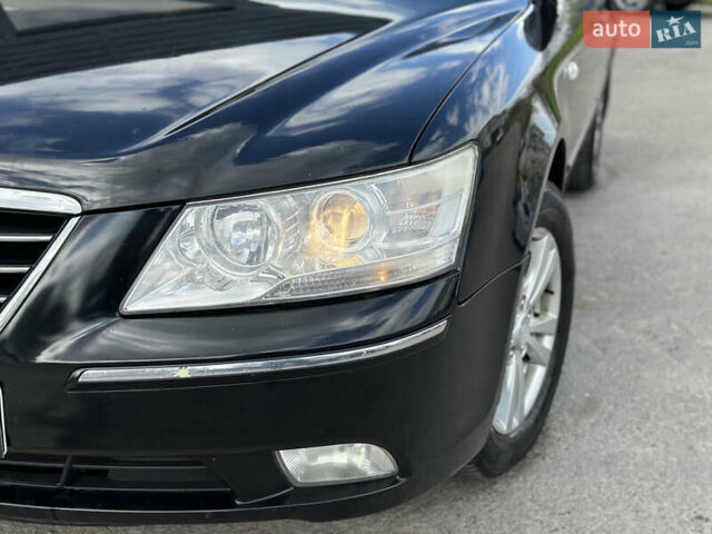 Черный Хендай Соната, объемом двигателя 2 л и пробегом 270 тыс. км за 5400 $, фото 3 на Automoto.ua