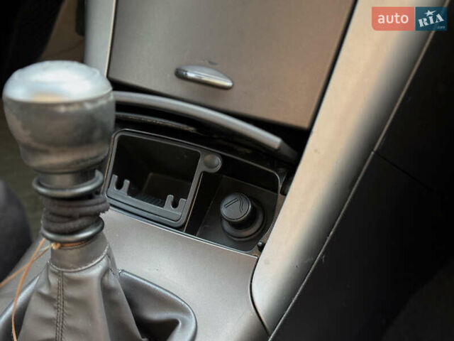 Черный Хендай Соната, объемом двигателя 2 л и пробегом 270 тыс. км за 5400 $, фото 36 на Automoto.ua