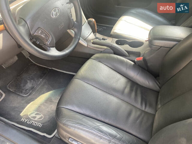 Чорний Хендай Соната, об'ємом двигуна 2.4 л та пробігом 190 тис. км за 6800 $, фото 9 на Automoto.ua