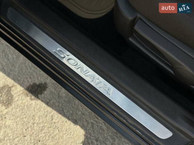 Черный Хендай Соната, объемом двигателя 2 л и пробегом 270 тыс. км за 5400 $, фото 24 на Automoto.ua