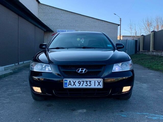 Черный Хендай Соната, объемом двигателя 2 л и пробегом 320 тыс. км за 5299 $, фото 5 на Automoto.ua