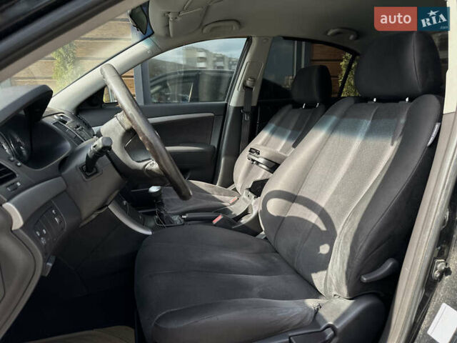 Черный Хендай Соната, объемом двигателя 2 л и пробегом 270 тыс. км за 5400 $, фото 26 на Automoto.ua