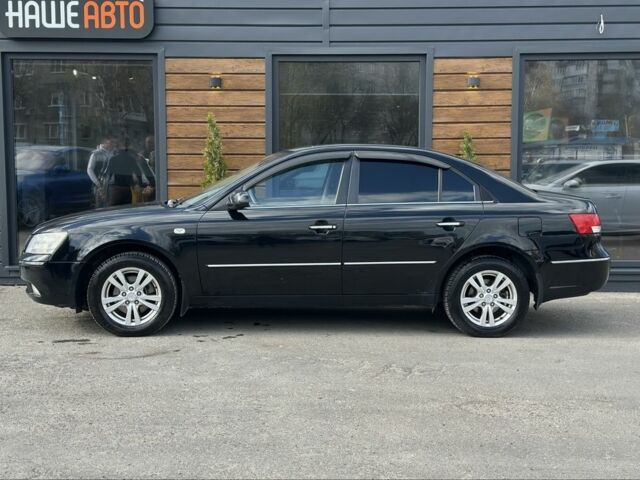 Черный Хендай Соната, объемом двигателя 2 л и пробегом 270 тыс. км за 5450 $, фото 5 на Automoto.ua