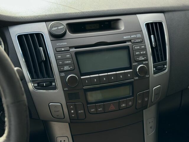 Черный Хендай Соната, объемом двигателя 2 л и пробегом 270 тыс. км за 5450 $, фото 17 на Automoto.ua