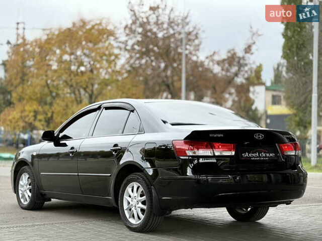 Хендай Соната 2008 у Миколаєві на Automoto.ua Чорний Хендай Соната, об'ємом двигуна 2 л та пробігом 231 тис. км за 5899 $, фото 4 на Automoto.ua