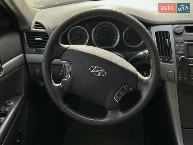Черный Хендай Соната, объемом двигателя 2 л и пробегом 270 тыс. км за 5400 $, фото 29 на Automoto.ua