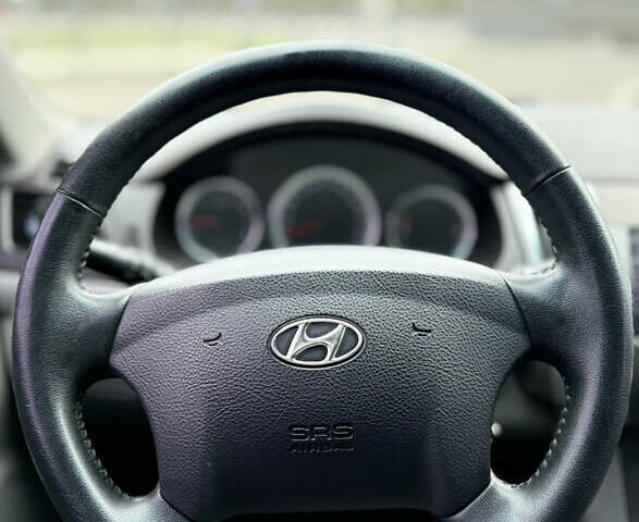 Хендай Соната 2008 у Миколаєві на Automoto.ua Чорний Хендай Соната, об'ємом двигуна 2 л та пробігом 231 тис. км за 5899 $, фото 10 на Automoto.ua