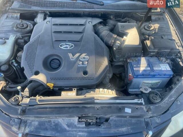 Чорний Хендай Соната, об'ємом двигуна 3.34 л та пробігом 259 тис. км за 7500 $, фото 1 на Automoto.ua