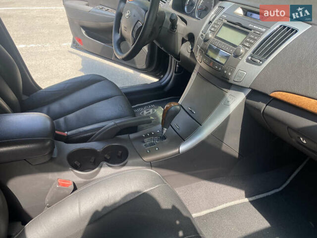 Чорний Хендай Соната, об'ємом двигуна 2.4 л та пробігом 190 тис. км за 6800 $, фото 7 на Automoto.ua
