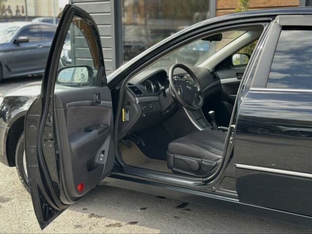 Черный Хендай Соната, объемом двигателя 2 л и пробегом 270 тыс. км за 5450 $, фото 10 на Automoto.ua