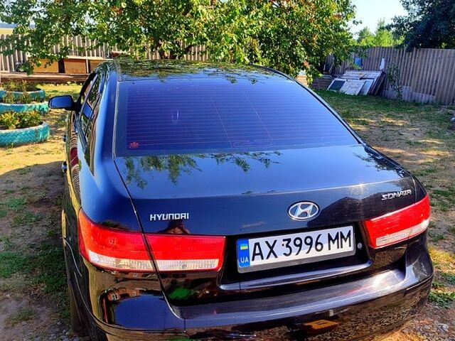 Черный Хендай Соната, объемом двигателя 2 л и пробегом 247 тыс. км за 5700 $, фото 4 на Automoto.ua