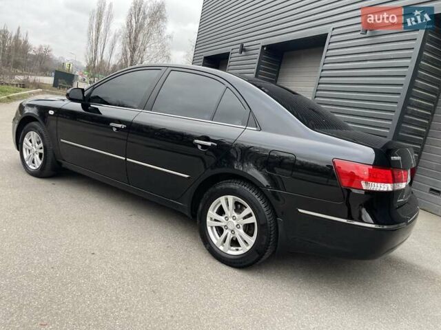 Черный Хендай Соната, объемом двигателя 2 л и пробегом 110 тыс. км за 9700 $, фото 9 на Automoto.ua