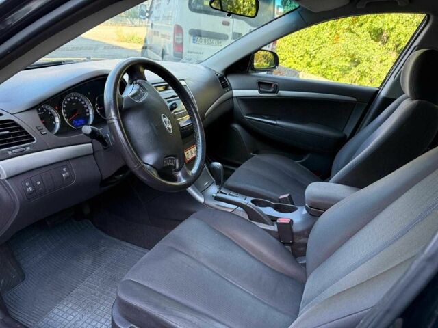 Чорний Хендай Соната, об'ємом двигуна 2 л та пробігом 109 тис. км за 6990 $, фото 10 на Automoto.ua