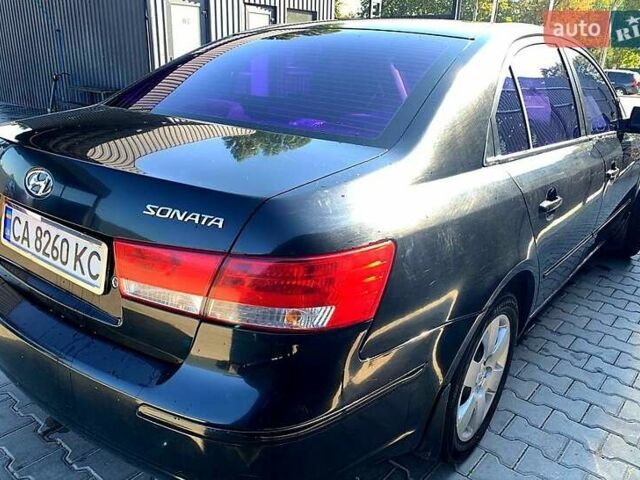 Черный Хендай Соната, объемом двигателя 2 л и пробегом 211 тыс. км за 6500 $, фото 2 на Automoto.ua