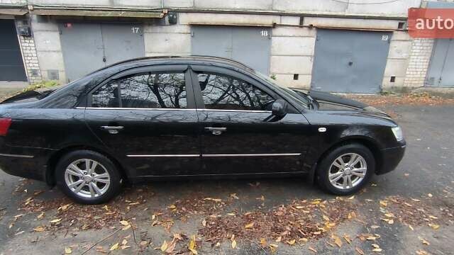 Черный Хендай Соната, объемом двигателя 2 л и пробегом 224 тыс. км за 6500 $, фото 7 на Automoto.ua