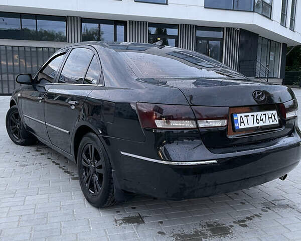 Черный Хендай Соната, объемом двигателя 2 л и пробегом 302 тыс. км за 5250 $, фото 4 на Automoto.ua