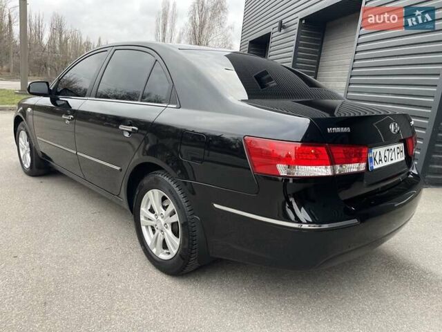 Черный Хендай Соната, объемом двигателя 2 л и пробегом 110 тыс. км за 9700 $, фото 10 на Automoto.ua