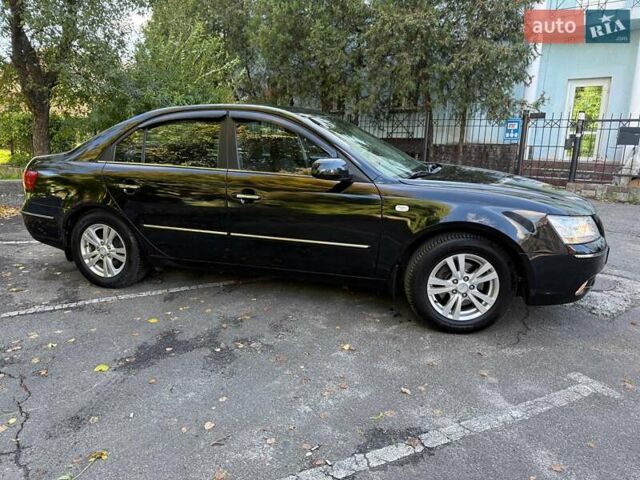Чорний Хендай Соната, об'ємом двигуна 2 л та пробігом 109 тис. км за 6990 $, фото 3 на Automoto.ua