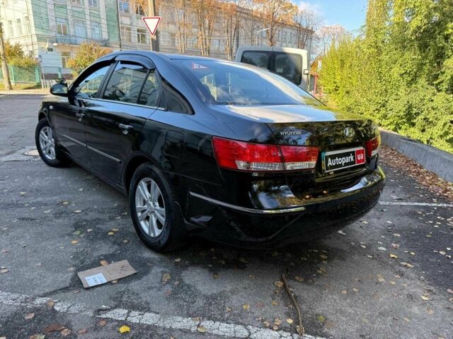 Чорний Хендай Соната, об'ємом двигуна 2 л та пробігом 109 тис. км за 6990 $, фото 6 на Automoto.ua