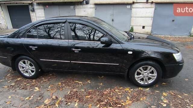 Черный Хендай Соната, объемом двигателя 2 л и пробегом 224 тыс. км за 6500 $, фото 3 на Automoto.ua