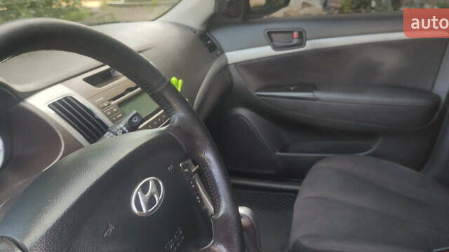 Черный Хендай Соната, объемом двигателя 2 л и пробегом 320 тыс. км за 5999 $, фото 4 на Automoto.ua
