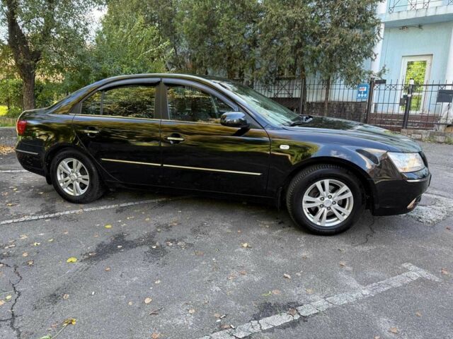 Чорний Хендай Соната, об'ємом двигуна 2 л та пробігом 109 тис. км за 6990 $, фото 3 на Automoto.ua