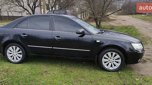 Черный Хендай Соната, объемом двигателя 2.4 л и пробегом 275 тыс. км за 6000 $, фото 7 на Automoto.ua