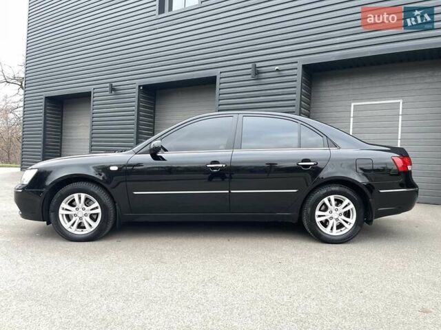 Черный Хендай Соната, объемом двигателя 2 л и пробегом 110 тыс. км за 9700 $, фото 8 на Automoto.ua