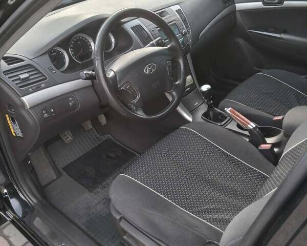 Хендай Соната 2009 в Мукачеве на Automoto.ua Черный Хендай Соната, объемом двигателя 2 л и пробегом 149 тыс. км за 6800 $, фото 2 на Automoto.ua