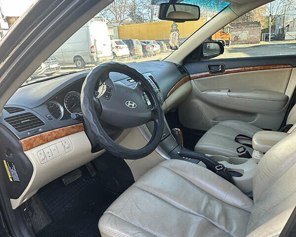 Черный Хендай Соната, объемом двигателя 3.3 л и пробегом 287 тыс. км за 4999 $, фото 14 на Automoto.ua