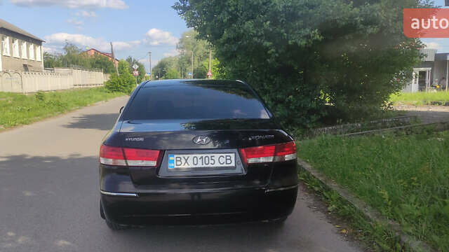 Черный Хендай Соната, объемом двигателя 2 л и пробегом 320 тыс. км за 5999 $, фото 3 на Automoto.ua