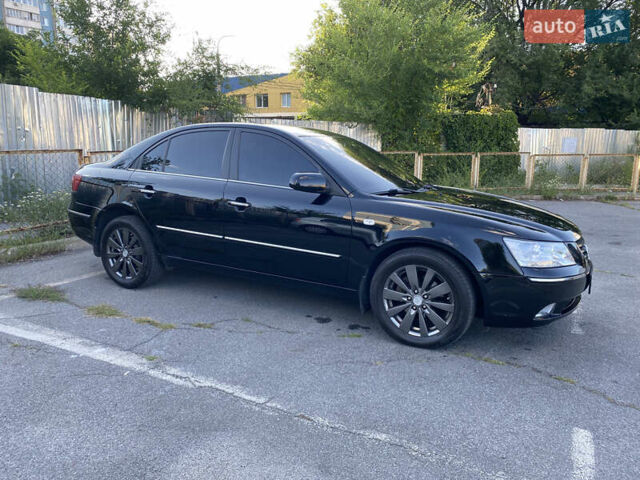 Черный Хендай Соната, объемом двигателя 3.3 л и пробегом 203 тыс. км за 8200 $, фото 1 на Automoto.ua