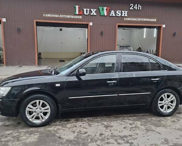 Черный Хендай Соната, объемом двигателя 2 л и пробегом 264 тыс. км за 5400 $, фото 2 на Automoto.ua