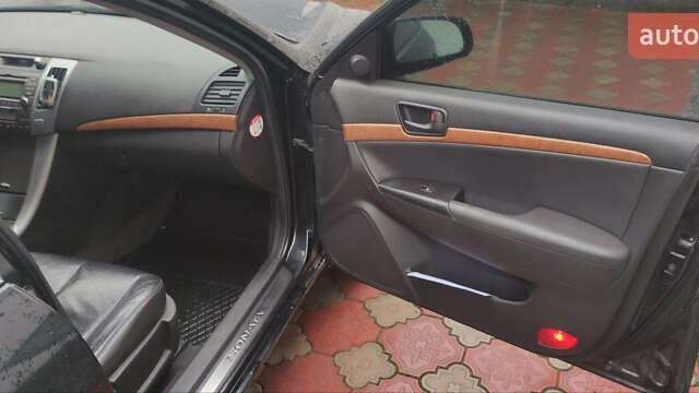 Черный Хендай Соната, объемом двигателя 2.4 л и пробегом 275 тыс. км за 6000 $, фото 22 на Automoto.ua