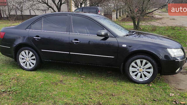 Черный Хендай Соната, объемом двигателя 2.4 л и пробегом 275 тыс. км за 6000 $, фото 6 на Automoto.ua