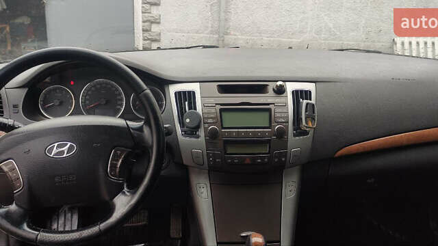 Черный Хендай Соната, объемом двигателя 2.4 л и пробегом 275 тыс. км за 6000 $, фото 12 на Automoto.ua