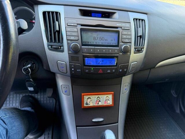 Чорний Хендай Соната, об'ємом двигуна 2 л та пробігом 109 тис. км за 6990 $, фото 12 на Automoto.ua