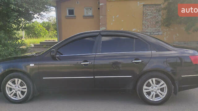 Черный Хендай Соната, объемом двигателя 2 л и пробегом 320 тыс. км за 5999 $, фото 2 на Automoto.ua