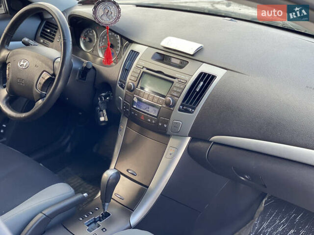 Черный Хендай Соната, объемом двигателя 2 л и пробегом 90 тыс. км за 9800 $, фото 16 на Automoto.ua
