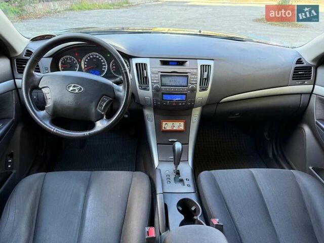 Чорний Хендай Соната, об'ємом двигуна 2 л та пробігом 109 тис. км за 6990 $, фото 15 на Automoto.ua